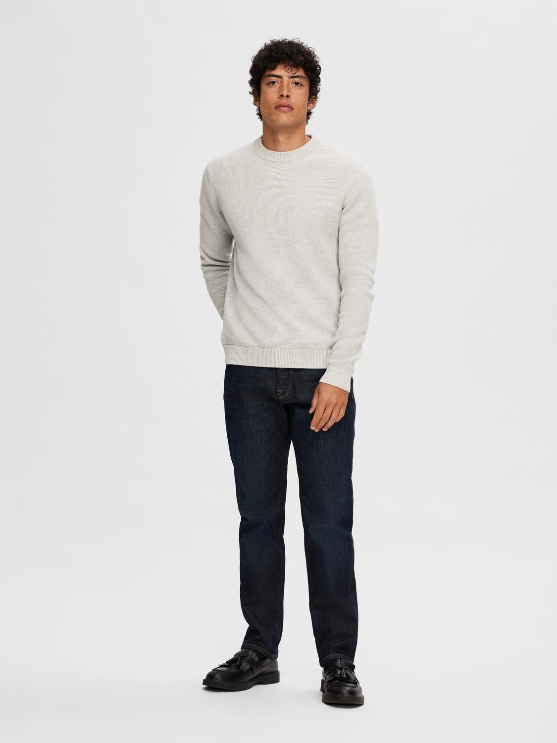 model_shot-front_full